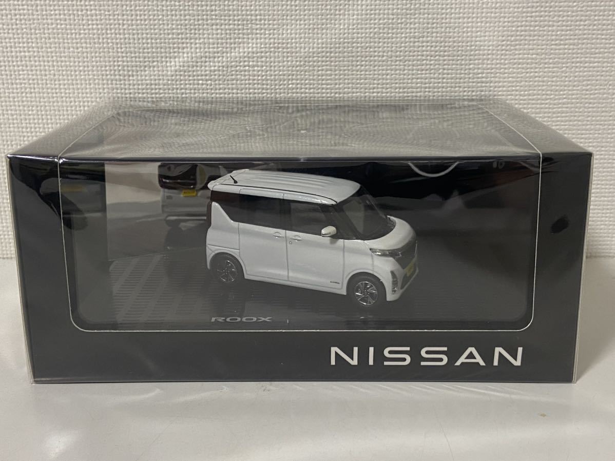 ディーラー特注 1/43 日産 ルークス ホワイトパール カラーサンプル NISSAN ROOX KWAM001296 ニスモオンライン NISMO_画像1