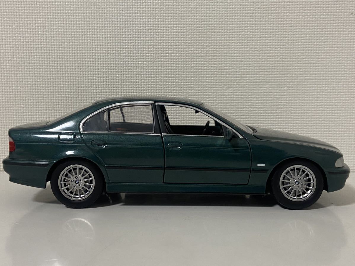 ディーラー特注 1/24 BMW 5シリーズ サルーン セダン グレー カラーサンプル 5er Series saloon/sedan ミニチャンプス PMA_画像6