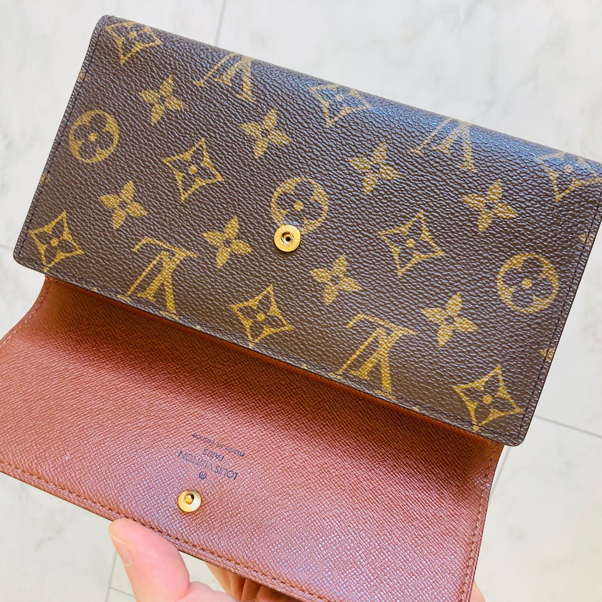 LOUIS VUITTON（ルイ・ヴィトン）／ポルトトレゾール・インターナショナル 三つ折り長財布 レディース