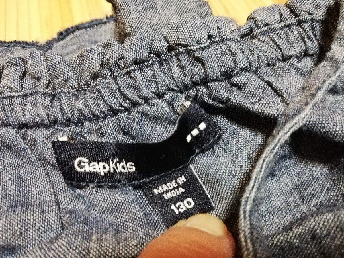 ギャップ フリル ノースリーブワンピース　紐ワンピース　グレーブルー　デニム GAP 130　腰紐つき　リボン