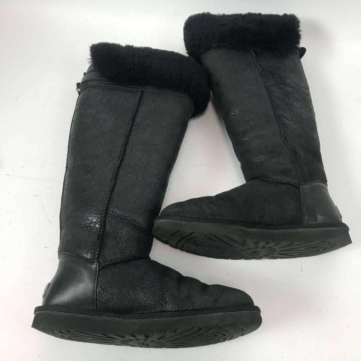 e204 UGG アグ ロングブーツ ボア ベルトデザイン ブラック 黒 本革 シープスキン ムートンブーツ 24cm 正規　レディース_画像8