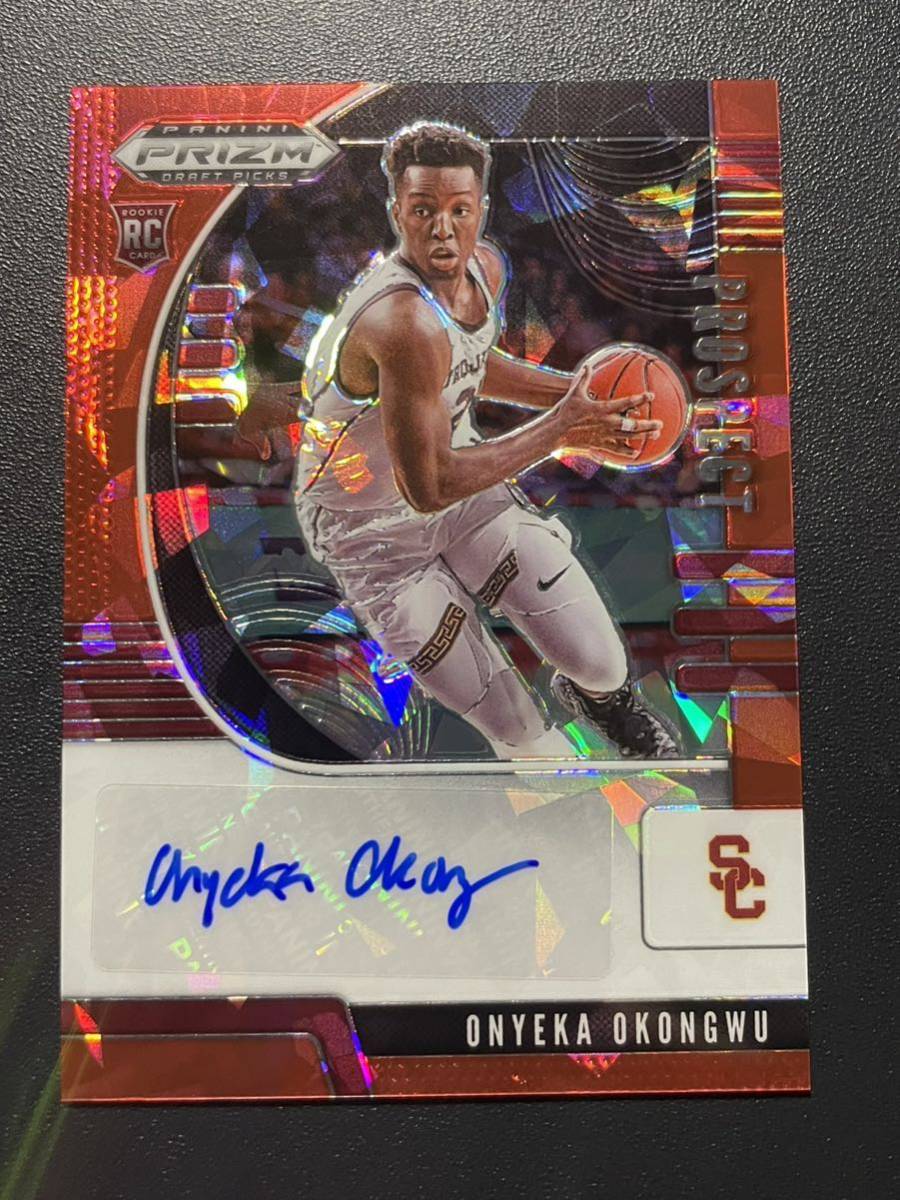 Onyeka Okongwu RC 2020 Prizm Red Ice サインカード Rookie Auto Card NBAカード Atlanta Hawks_画像1