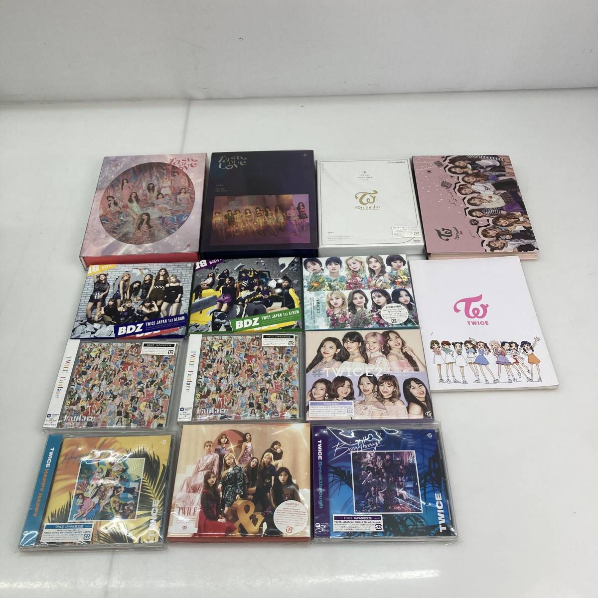 No.8055【グッズまとめ】 TWICE ツウィ/モモ/サナ/ミナ/ジヒョ/ジョンヨン/ナヨン 他 中古品 アルバム/CD/タオル/クリアファイル/缶バ_画像8