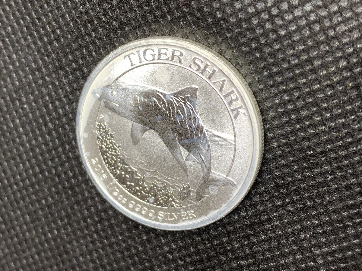 15.55グラム 2016年 (新品) オーストラリア「タイガーシャーク」純銀 1/2オンス 銀貨_画像3