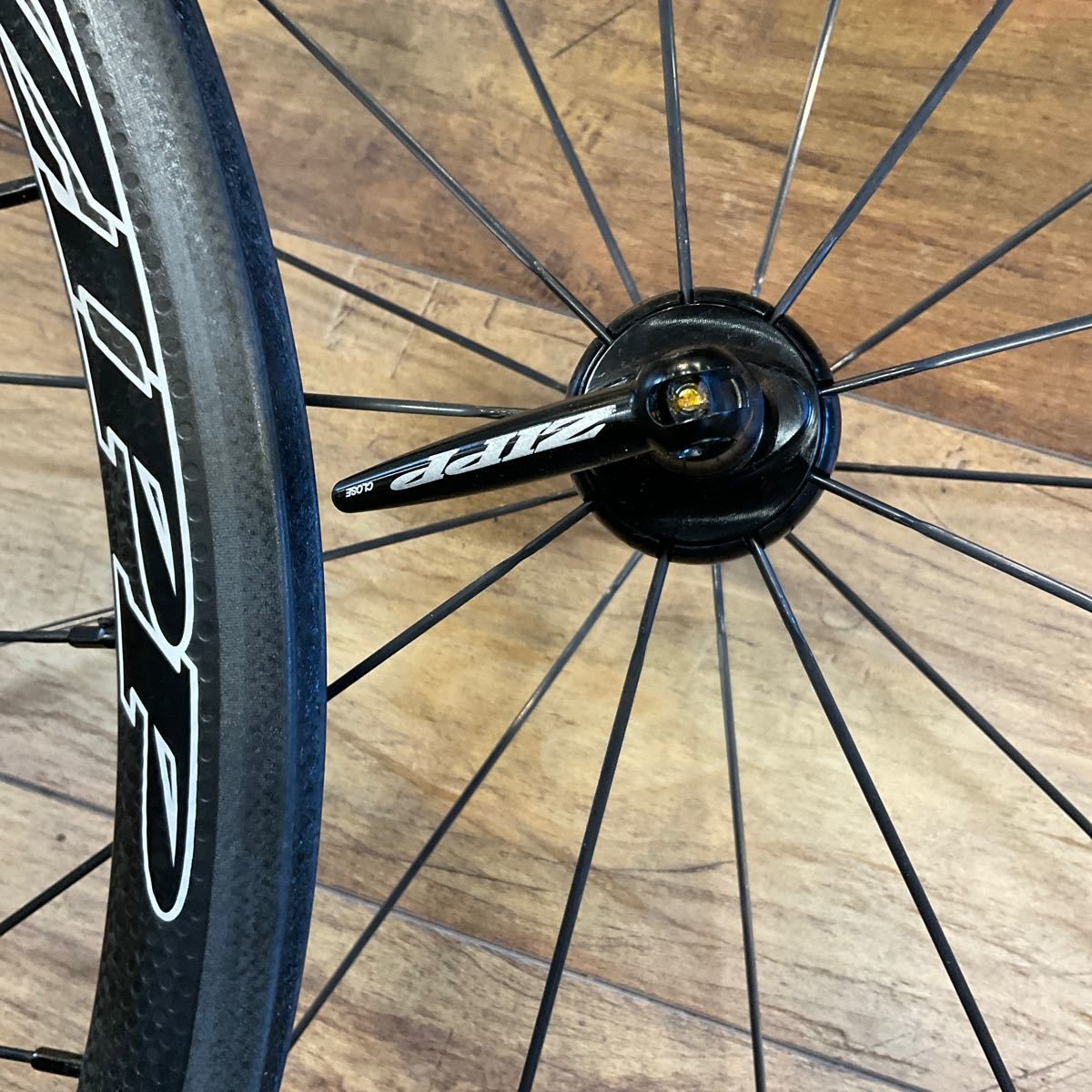 ジップ ZIPP202 チューブラーホイール 700c 中古品 ベアリングは ジップ ZIPP202 チューブラーホイール 700c 中古品 ベアリングは