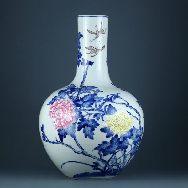 贈り物 「清 乾隆年製 陶磁器 青花纏枝花卉紋 天球瓶」染付 置物 擺件 