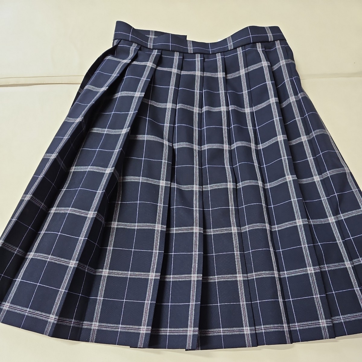 （）中学校高校　学生服　制服チェックスカート　ウエスト表示66ですが64cm位　丈52　ウール50入り　良質日本製 school uniform_画像1