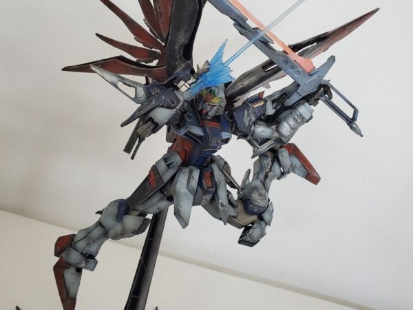 SE2471-1212-65 【現状品】 HG 1/144 デスティニーガンダム 機動戦士ガンダムSEED DESTINY ガンプラ プラモデル 完成品 一部塗装・加工済_画像2