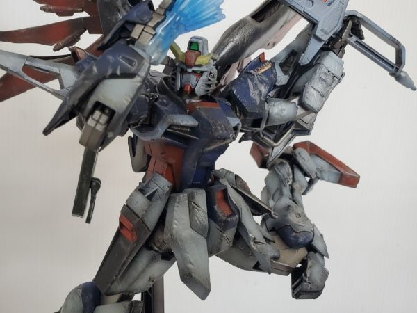 SE2471-1212-65 【現状品】 HG 1/144 デスティニーガンダム 機動戦士ガンダムSEED DESTINY ガンプラ プラモデル 完成品 一部塗装・加工済_画像3