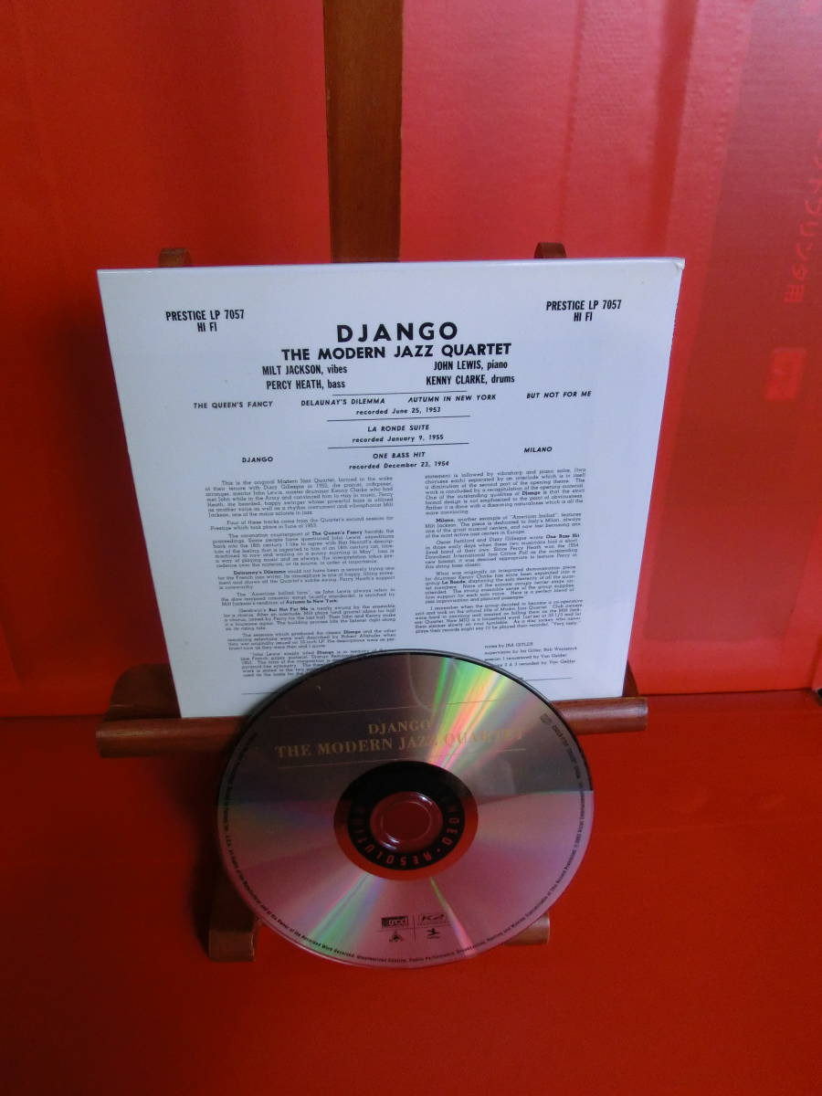 XRCD　＜MJQの名声を決定づけた不朽の名盤・心を癒される！！＞DJANGO　MJQ ジャンゴ_CDは、反射しています