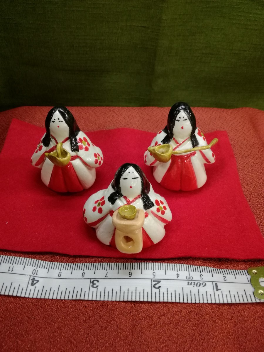 g_t P829 陶器製 ひな飾り 手作り三人官女 人形 中古 _画像2