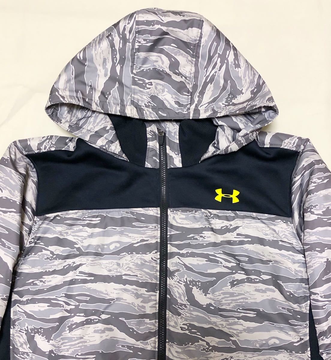 9612 大きいサイズ《UNDER ARMOUR アンダーアーマー》UA ロゴプリント 迷彩柄 野球 フルジップ 中綿入 ウインドブレーカー XXL_画像5