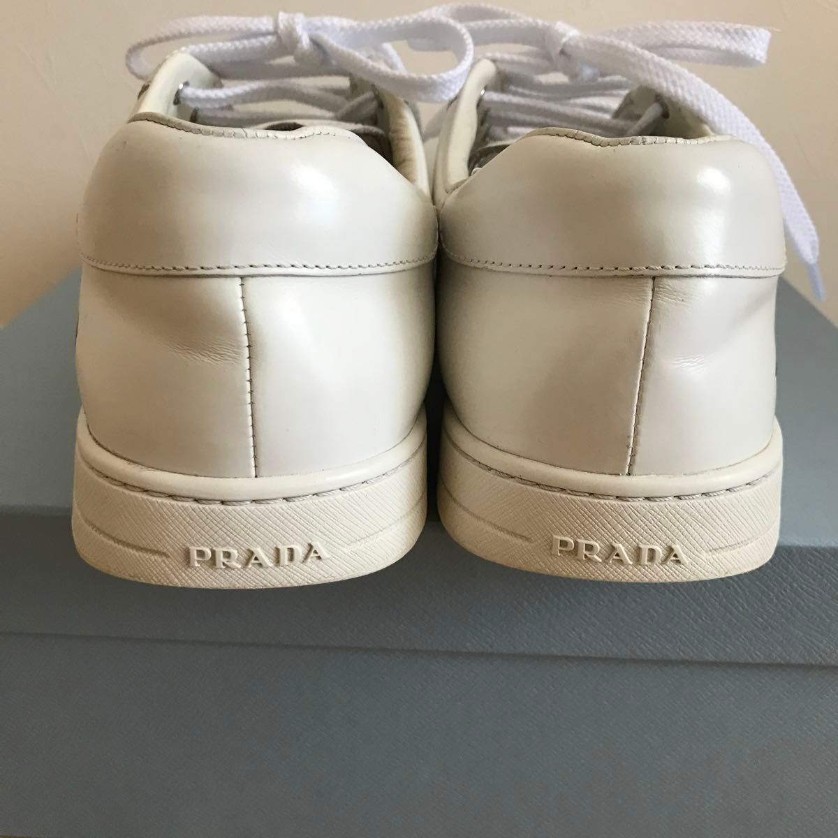 美品 PRADA プラダ メンズ ロゴスニーカー 26 5㎝ 白 7ハーフ 美品 PRADA プラダ メンズ ロゴスニーカー 26 5㎝ 白 7ハーフ