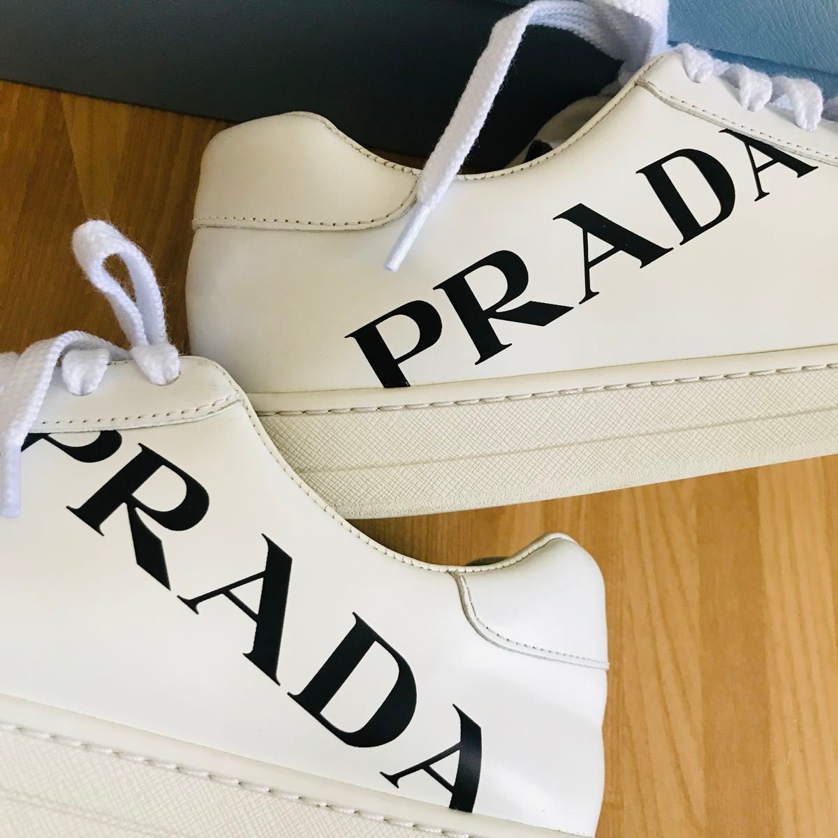 美品 PRADA プラダ メンズ ロゴスニーカー 26 5㎝ 白 7ハーフ 美品 PRADA プラダ メンズ ロゴスニーカー 26 5㎝ 白 7ハーフ