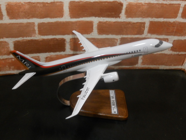 1/100 Mitsubishi Space Jet (MSJ) （三菱航空機 ） 国産リージョナルジェット  木製模型 ソリッドモデルの画像4