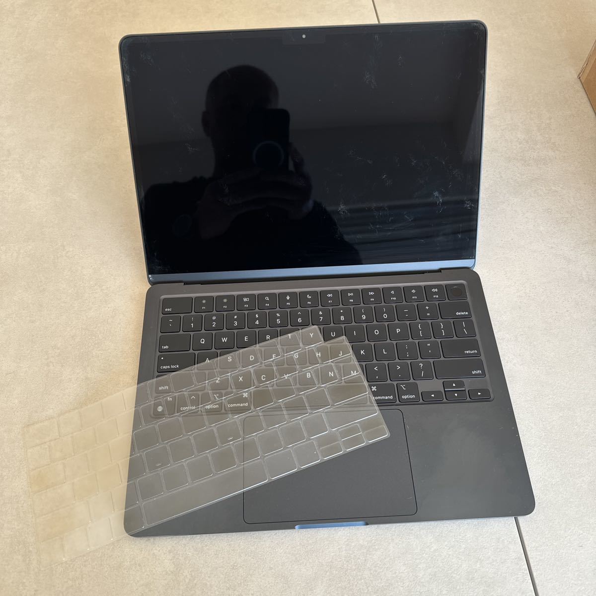 【美品】MacBook Air 2022 16GB 512GB USキーボード 充放電回数75回（本体、箱、ケーブル、アダプタ）_画像2