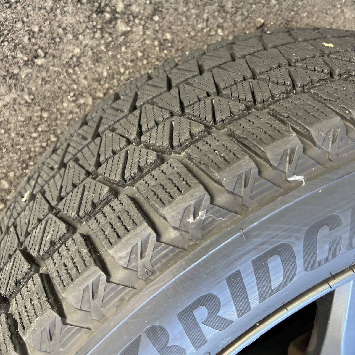 超美品：ボルボXC60用 ブリザック DM-V3 235/60R18 107Q（2022年製）/ MAKストックホルム　ホイール付スタッドレス4本セット_画像8