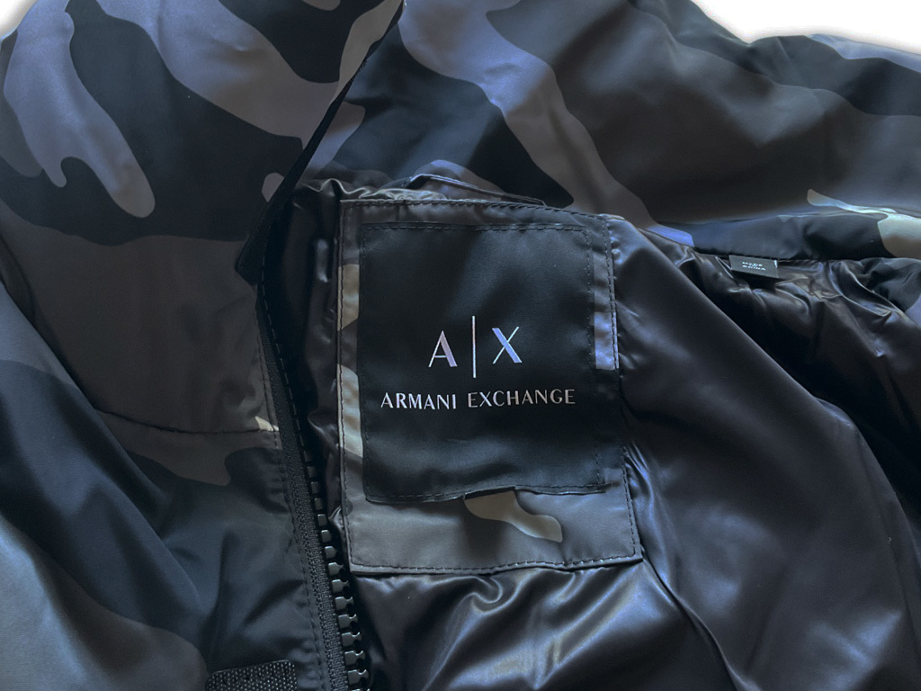 新品【ARMANI EXCHANGE/アルマーニ】▼【高級感ある背中ロゴ】防寒アップのハイネック▼人気のカモフラ柄羽毛肉厚ダウンブルゾン▼XL_画像7