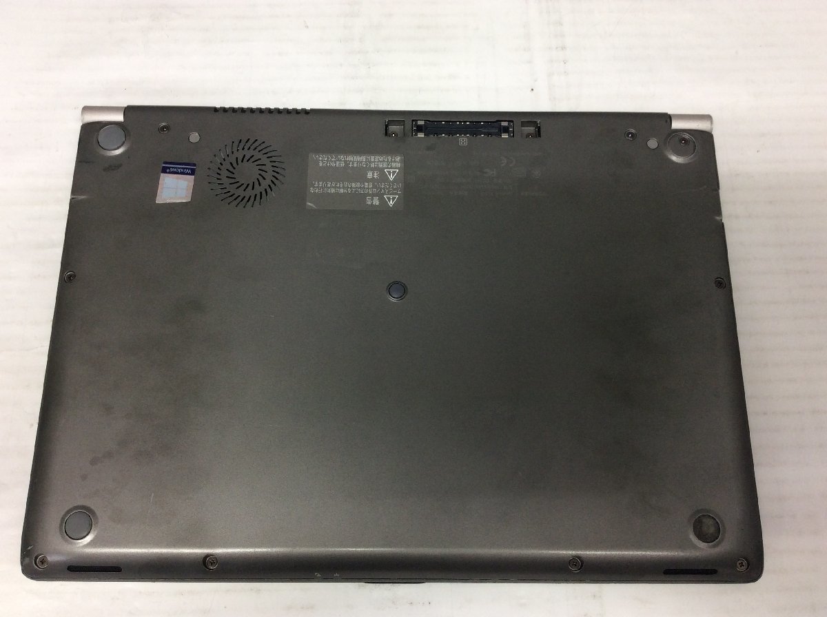 ジャンク/ TOSHIBA dynabook R63/D PR63DEAA637AD1H Intel Core i5-6200U メモリ4.1GB SSD128.03GB 【G16781】_底面の塗装はげとバッテリーが膨張してます