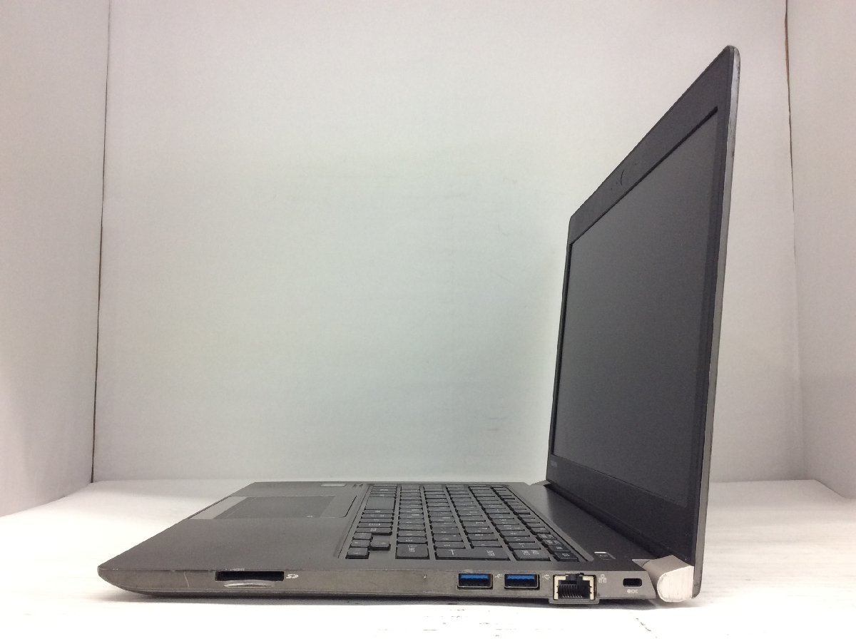 ジャンク/ TOSHIBA dynabook R63/D PR63DEAA637AD1H Intel Core i5-6200U メモリ4.1GB SSD128.03GB 【G16781】_右側面に傷と塗装がはげています