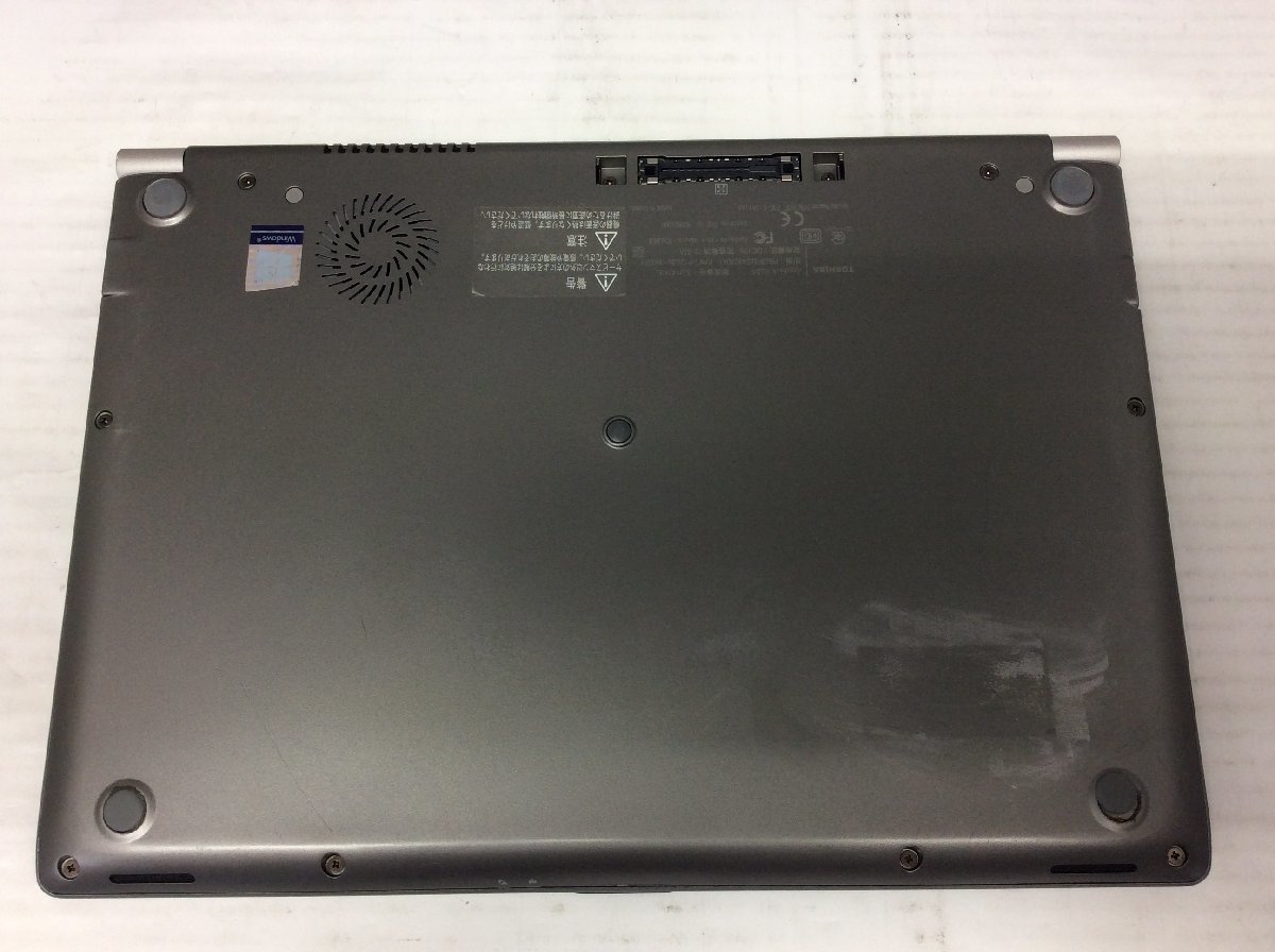 ジャンク/ TOSHIBA dynabook R63/F PR63FBA244CAD81 Intel Core i5-6300U メモリ8.19GB SSD256.06GB 【G16794】_底面に傷と塗装がはげています