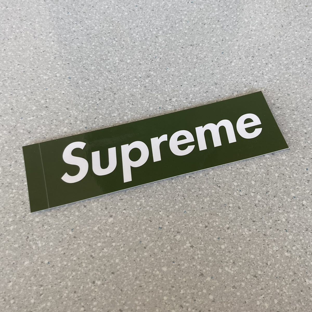 Supreme Berlin Opening Box ステッカー ベルリン グリーン オリーブ _画像1