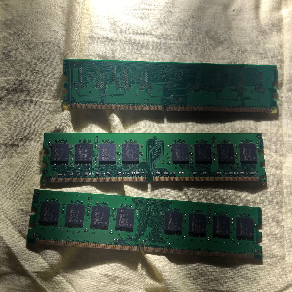 DDR2-800 PC2-6400メモリ 1GB×3枚　合計3GB_画像2