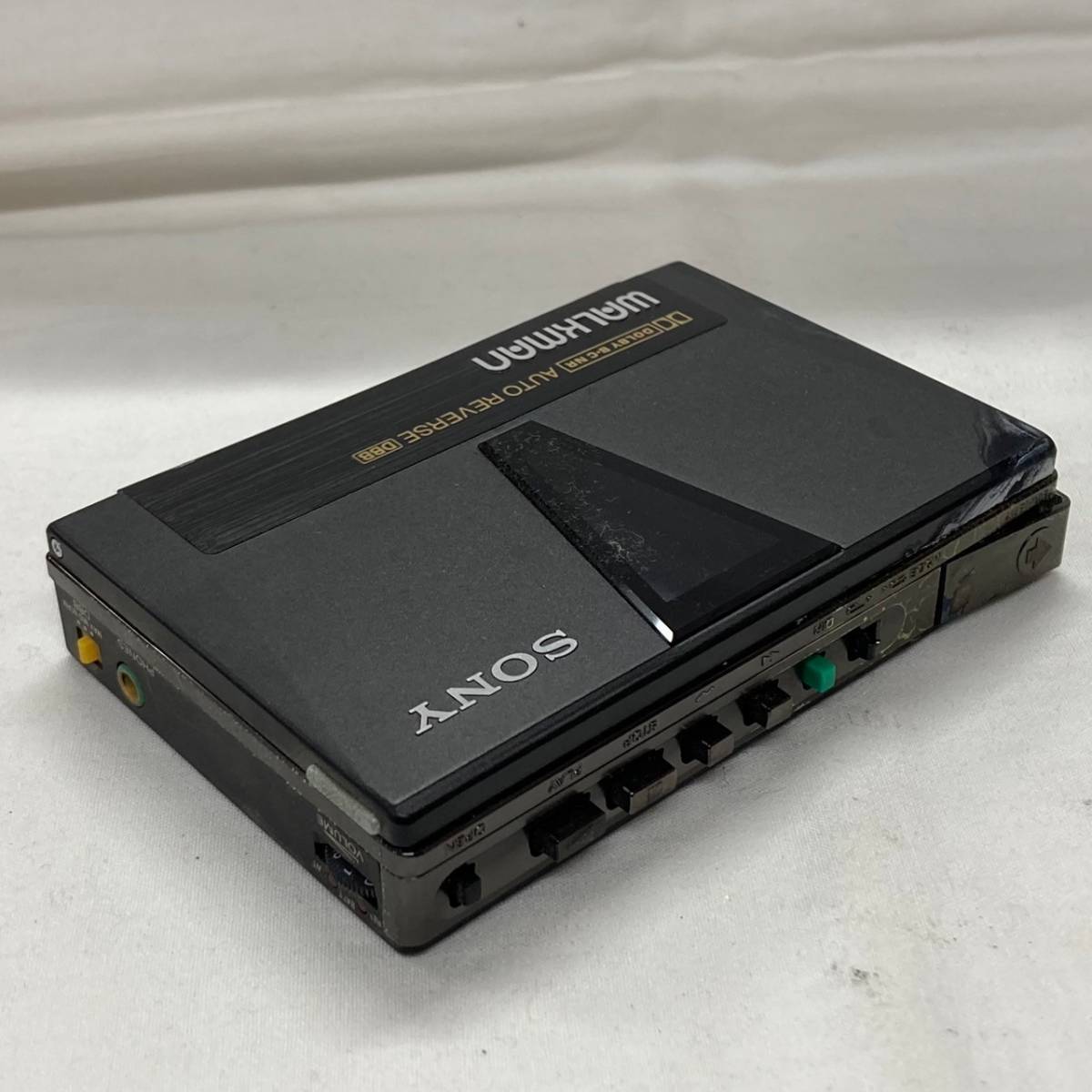 4063-3横　SONY ソニー WALKMAN ウォークマン WM-550C ポータブルカセットレコーダー カセットプレーヤー ブラック カバー付_画像2