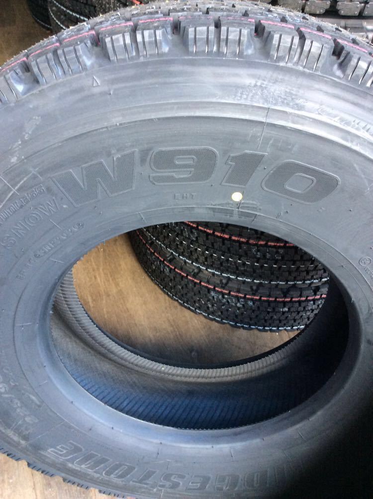 【新品 未使用 スタッドレスタイヤ ６本セット】225/90R17.5 127/125L ブリヂストン製 W910 【2023年製】お届け先会社関係限定_画像2