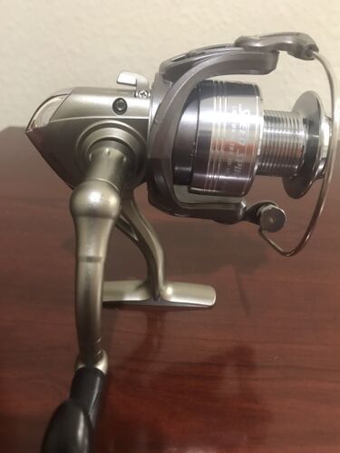 当店人気の限定モデルが再々々入荷 LEW´S SPEED SPIN LXL30 SPINNING FISHING REEL 4 BB 5.1:1  WITH YOUR CHOOSE OF LINE 海外 即決