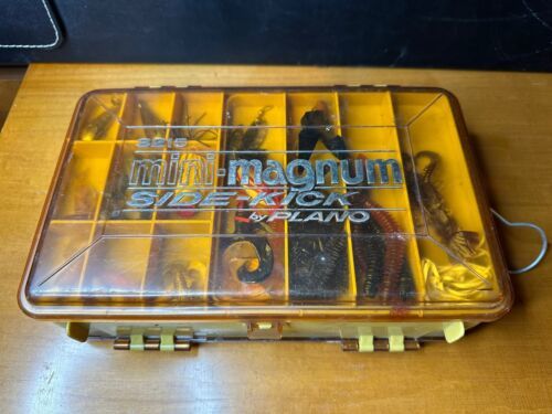 新発売 Old Fishing Tackle Box and All Contents *Mini-Magnum Sidekick by PLANO*  海外 即決