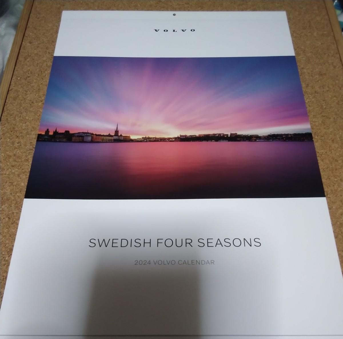 2024年　壁掛けカレンダー　SWEDISH FOUR SEASON VOLVO_画像1