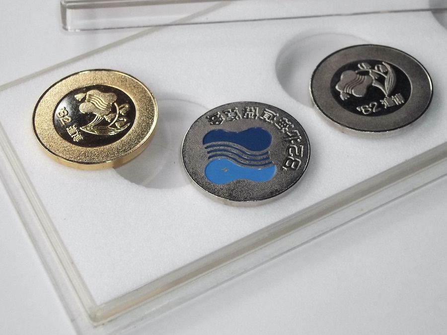 古い 記念メダル '82 北海道博覧会 3種 ロゴ シンボル マーク 昭和 レトロ 80s 記念品 グッズ 当時物_画像6