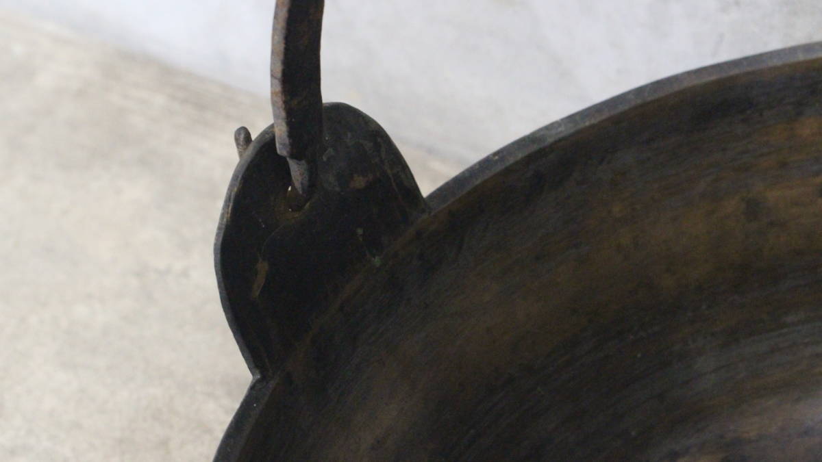 【文明館】銅鍋(約1.4kg) 真鍮鍋(約1.9kg) 持ち手付き 取っ手付き 時代物 金属工芸品 エ96_画像5