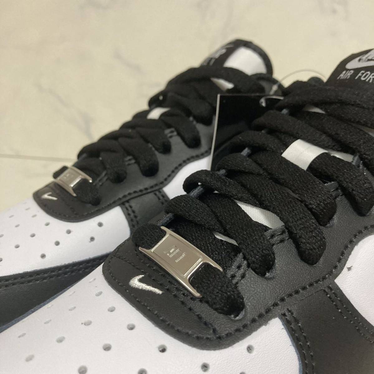 送料無料★新品★23cm Nike GS Air Force 1 LV8 2 Black/Whiteナイキ GS エアフォース1 LV8 2 ブラック/ホワイト パンダ 白 黒_画像4