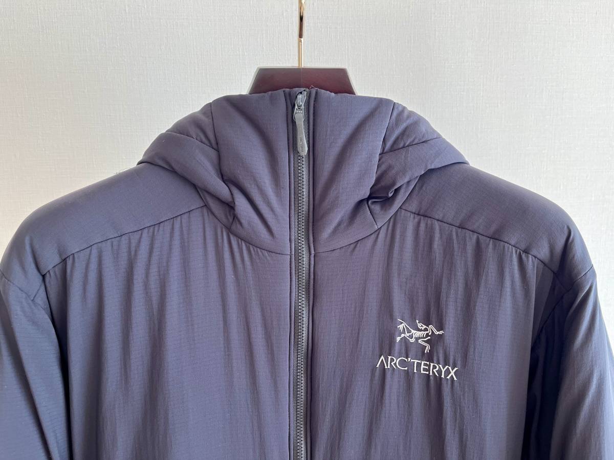 【中古美品】ARC’TERYX アークテリクス アトムARフーディ Mサイズ ブラック 黒 送料無料_画像2