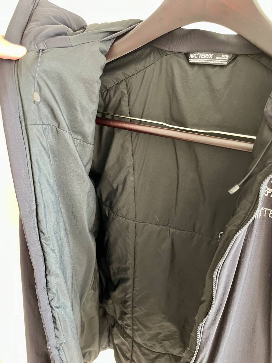 【中古美品】ARC’TERYX アークテリクス アトムARフーディ Mサイズ ブラック 黒 送料無料_画像7