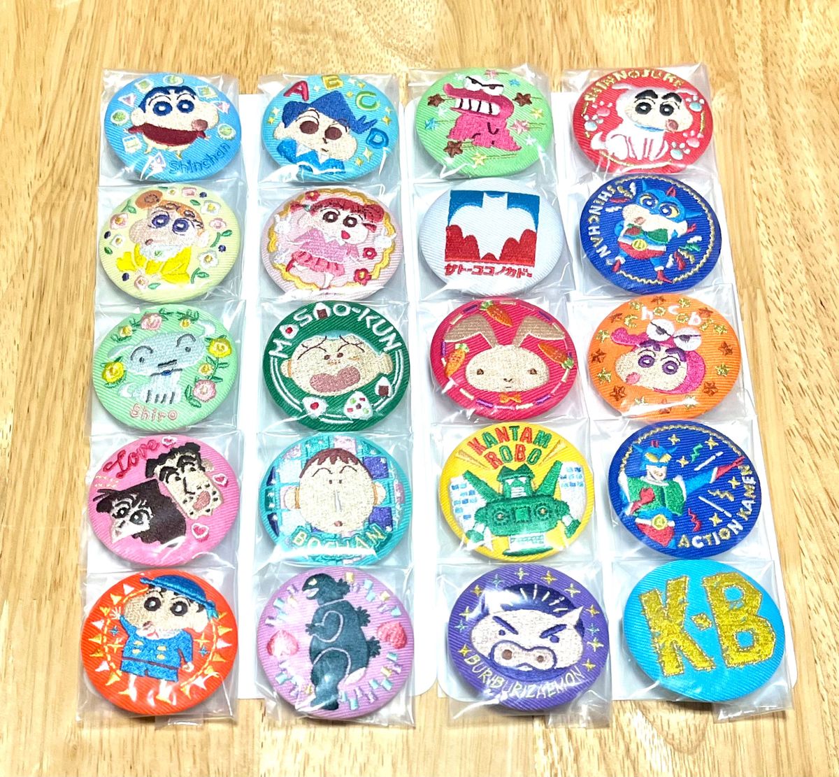 クレヨンしんちゃん カンバッジコレクション フルコンプ 20種 シークレットあり 刺繍 缶バッジ
