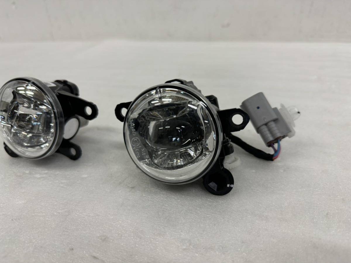 5D27 【美品】 ダイハツ 純正 LED フォグランプ 左右 81210-B5030 81220-B5030 タントカスタム タフト ハイゼット コペン_画像4