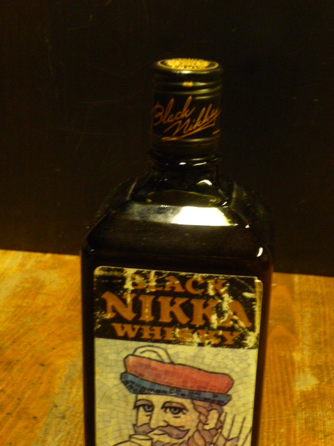 １級「BLACK NIKKA」1982～89年の流通 髭のブラック ニッカ 黒キャップ 南青山 720ml 42度 余市 カフェグレーン BLACK NIKKA-1201-A_画像3