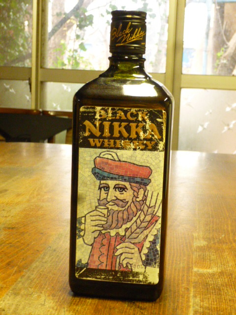 １級「BLACK NIKKA」1982～89年の流通 髭のブラック ニッカ 黒キャップ 南青山 720ml 42度 余市 カフェグレーン BLACK NIKKA-1201-A_画像2