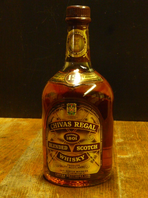 シーバスリーガル12年 40年程度昔のボトルか CHIVAS REGAL 12 YEARS OLD 750ml 赤味ラベル? 二国の国旗紋章 ストラスアイラ CVRG-1201-B_画像7