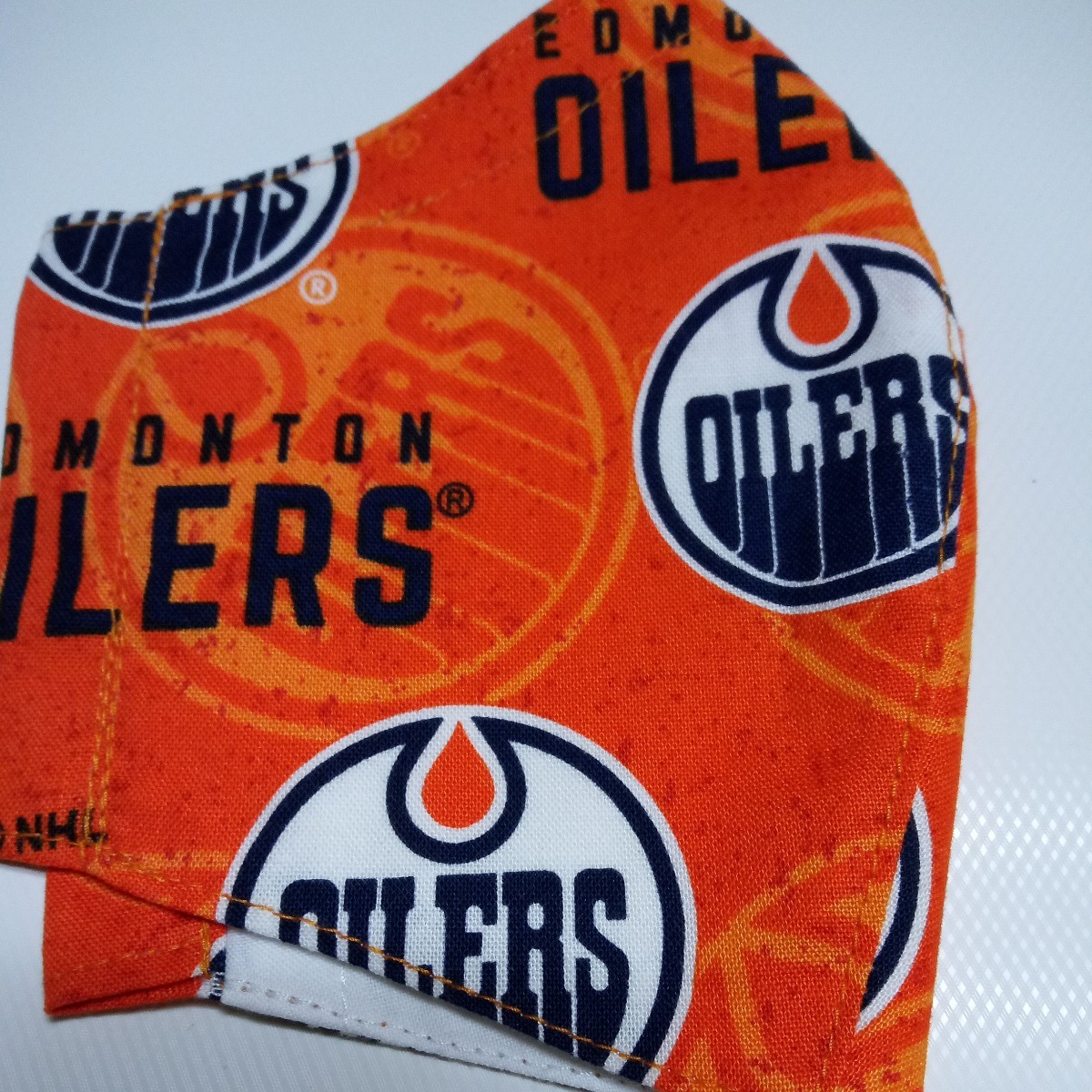 NHL Edmonton Oilers エドモントン オイラーズ ロゴ入りマスクカバーFace Off Mask Cover　カナダ製 Made in Canada オレンジ _画像2