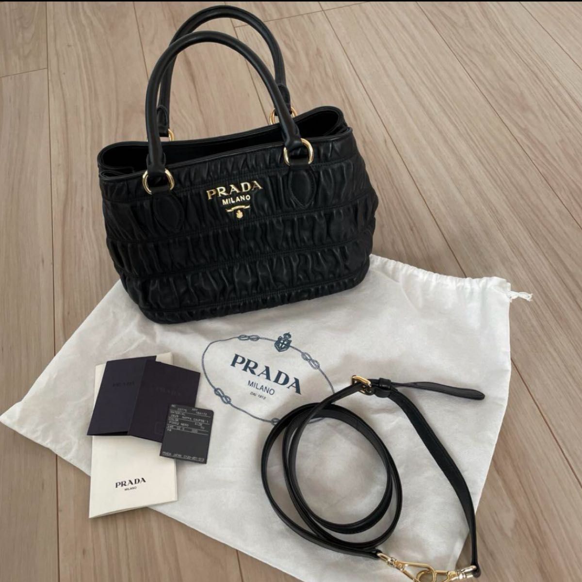 プラダ PRADA ギャザーレザーバッグ|Yahoo!フリマ(旧PayPay プラダ PRADA ギャザーレザーバッグ|Yahoo!フリマ(旧PayPay