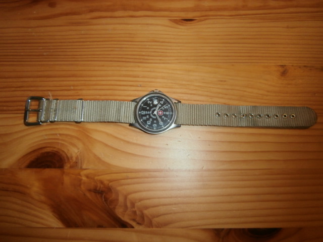 ジャンク スイス製 SWISS MILITARY 6-413 6-513 スイスミリタリー クォーツ 腕時計 アナログ_ベルト汚れあり