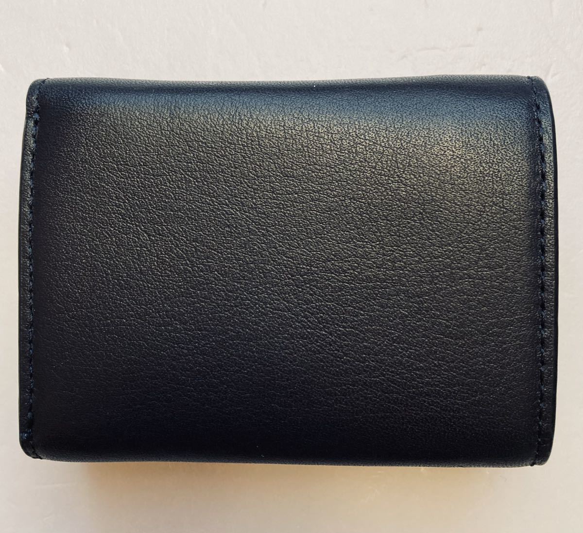  новый товар не использовался *agnes b. Agnes B Mini бумажник 3. складывать кошелек MH19-06 кошелек для мелочи . есть темный темно-синий 