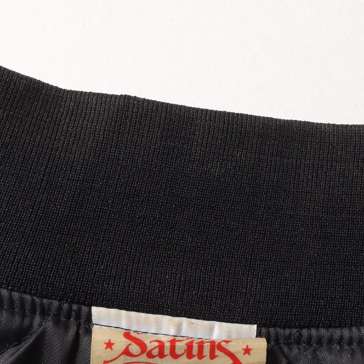 90s 企業ロゴ刺繍入り 裏キルティング ナイロン サテンスタジャン 90年代 USA製 Satins サテンズ ブラック 黒 XL ヴィンテージ古着_画像6