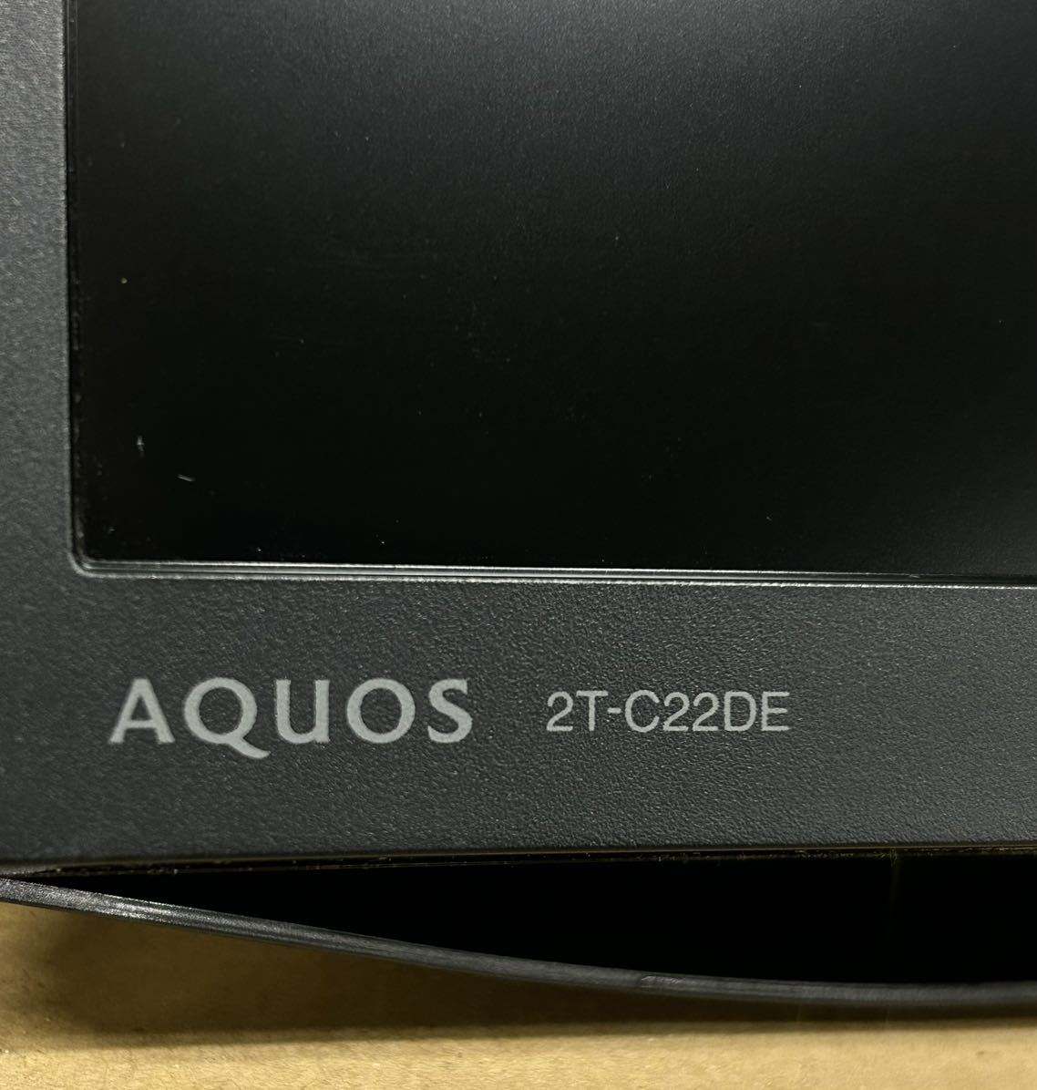 【た-12-93】2022年製 SHARP AQUOS 2T-C22DE 液晶テレビ リモコン付き シャープ アクオス 足部分が欠品 中古品_画像6