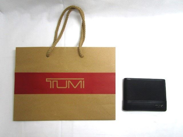 TUMI マネークリップ付きカードケース 黒 二つ折り トゥミ 財布 メンズ 8ポケット 紙袋付き ブラック【中古】[YS001_2312111045_001] の画像2