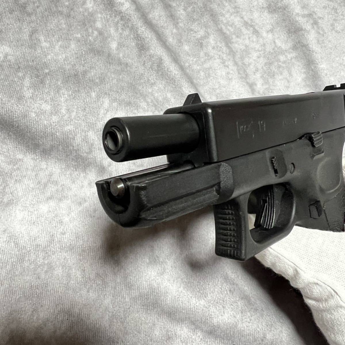 KSC製GLOCK19 フレームHWモデル 内部カスタム&予備マガジン付き！_画像8